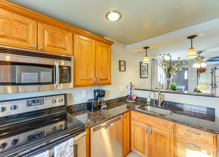Pet Friendly, Private! Multi-level Brookline
