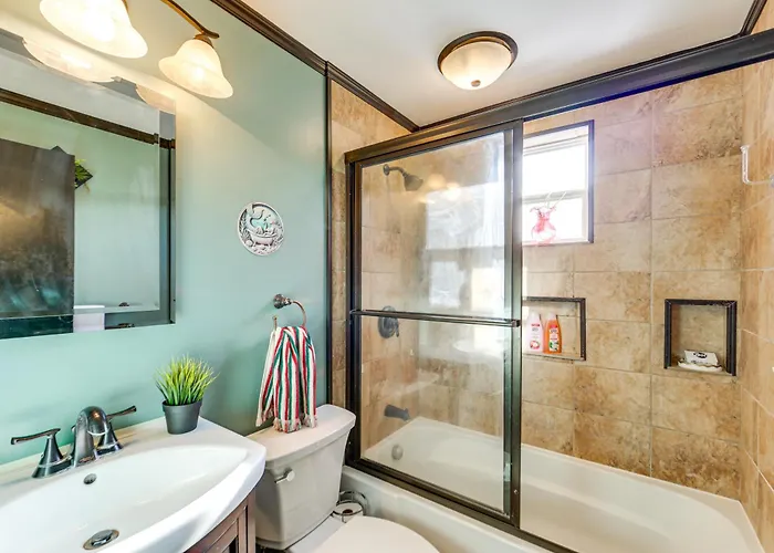 Pet Friendly, Private! Multi-level Brookline Pittsburgh