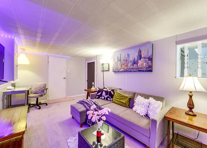 Holiday home Pet Friendly, Private! Multi-level Brookline Pittsburgh