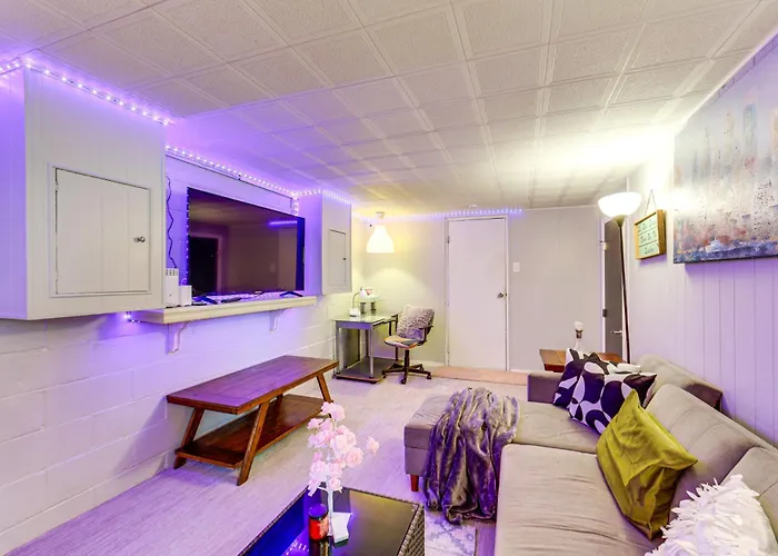 Pet Friendly, Private! Multi-level Brookline Holiday home Pittsburgh