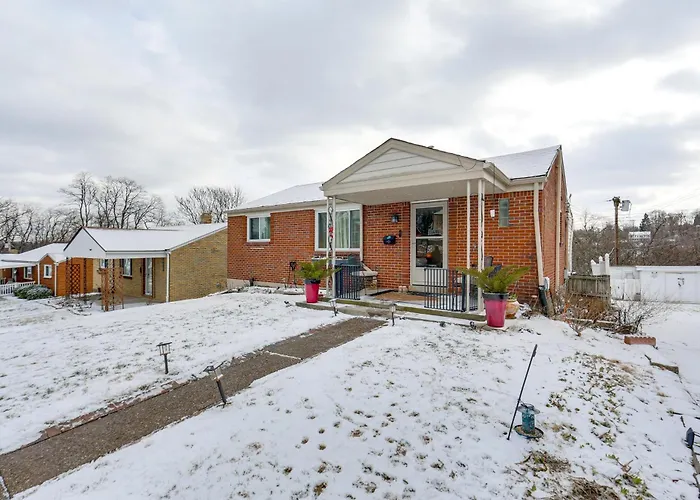 Pet Friendly, Private! Multi-level Brookline Pittsburgh